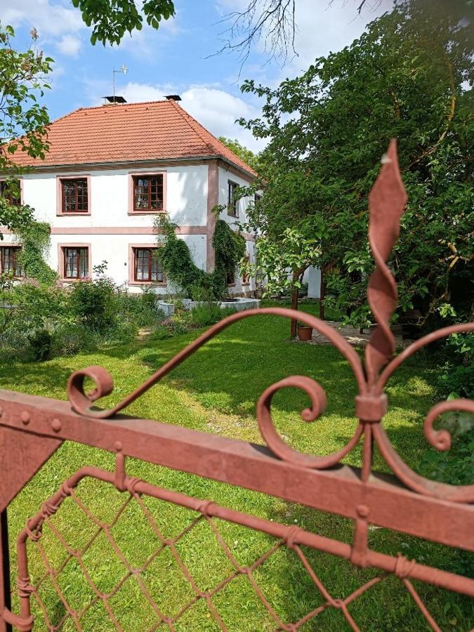 Ubytovani Pod Jilmem Zumberk Екстер'єр фото